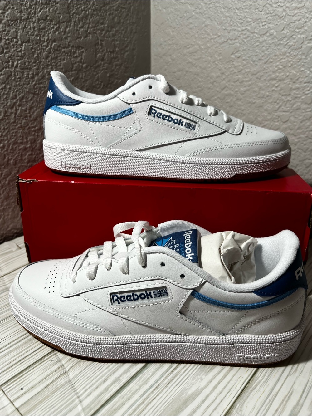 Reebok Club C 85 Women's leather tennis Sneakers White Blue Gum Sole Size 8